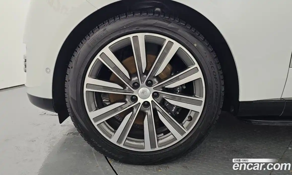 Land Rover Range-Rover 2024 4.4 Автомат в Москве № 231182, фото 13