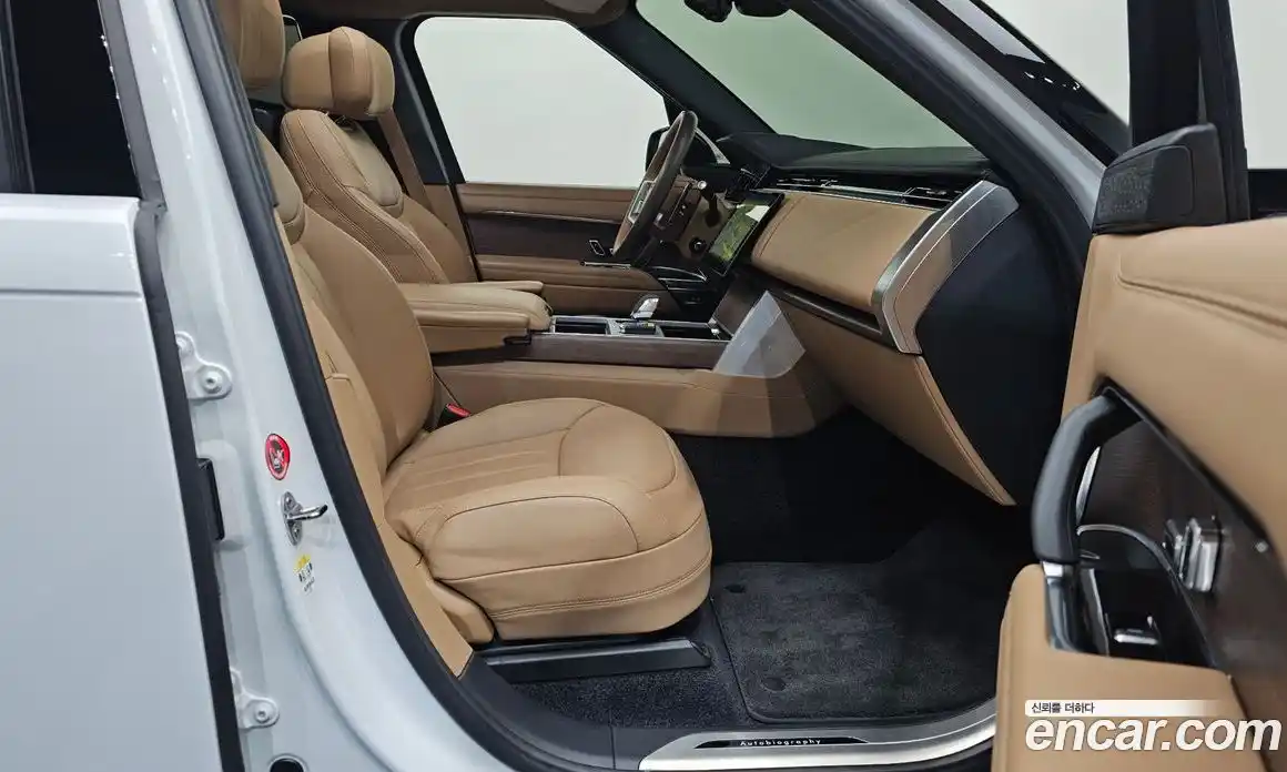 Land Rover Range-Rover 2024 4.4 Автомат в Москве № 231182, фото 18