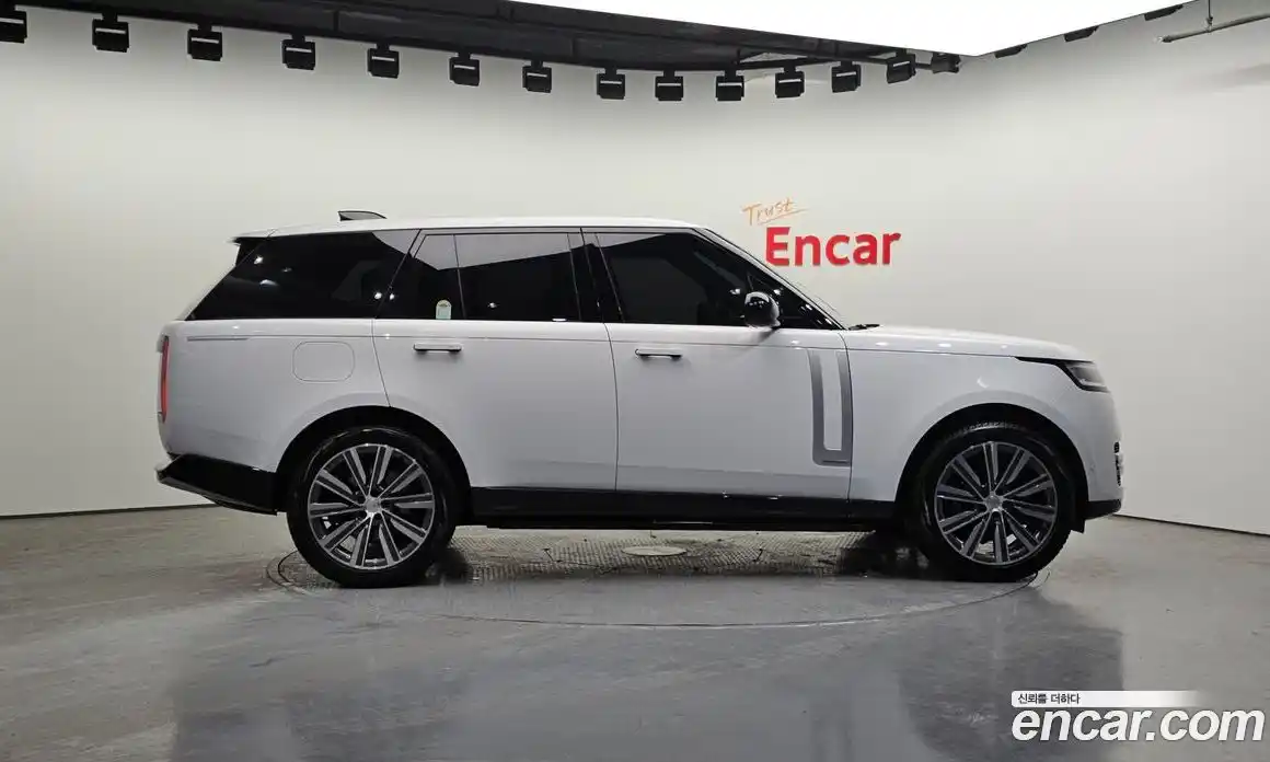 Land Rover Range-Rover 2024 4.4 Автомат в Москве № 231182, фото 20