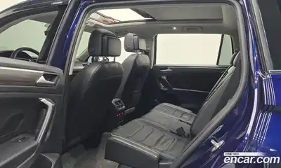 Volkswagen Tiguan 2023 2.0 Автомат в Москве № 232078, миниатюра 11