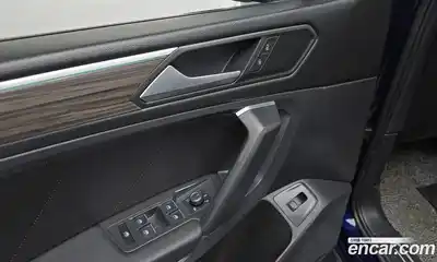 Volkswagen Tiguan 2023 2.0 Автомат в Москве № 232078, миниатюра 5