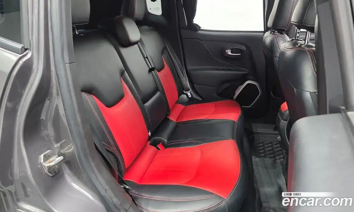 Jeep Renegade 2018 2.4 Автомат в Москве № 232698, фото 14