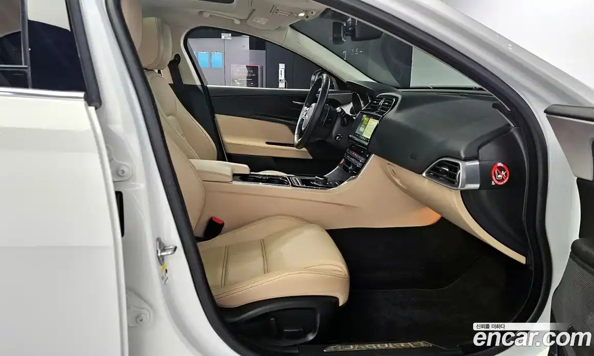 Jaguar XE 2017 2.0 Автомат в Москве № 256088, фото 17