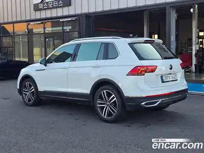 Volkswagen Tiguan 2021 2.0 Автомат в Москве № 272945, миниатюра 2
