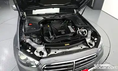 Mercedes-Benz E-Class 2022 2.0 Автомат в Москве № 307660, миниатюра 3