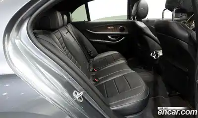 Mercedes-Benz E-Class 2022 2.0 Автомат в Москве № 307660, миниатюра 4