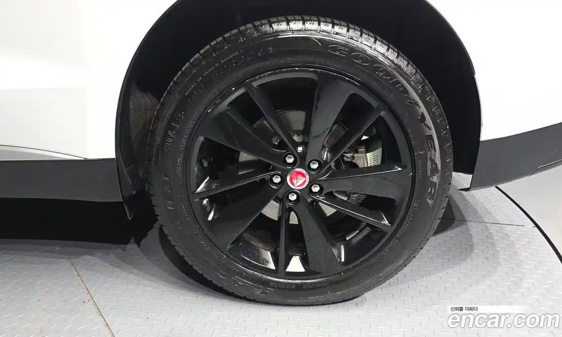 Jaguar F-Pace 2023 2.0 Автомат в Москве № 331359, фото 19