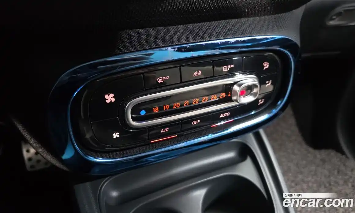 Smart Fortwo 2016 0.9 Автомат в Москве № 360993, фото 17