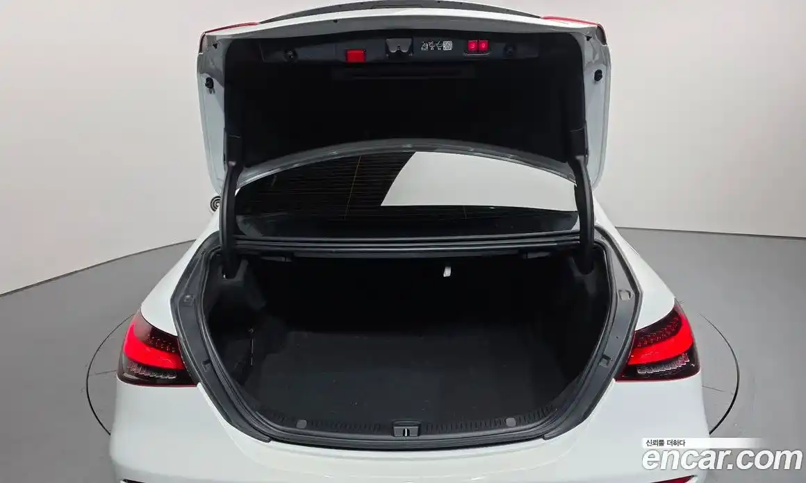 Mercedes-Benz E-Class 2023 2.0 Автомат в Москве № 411395, фото 20