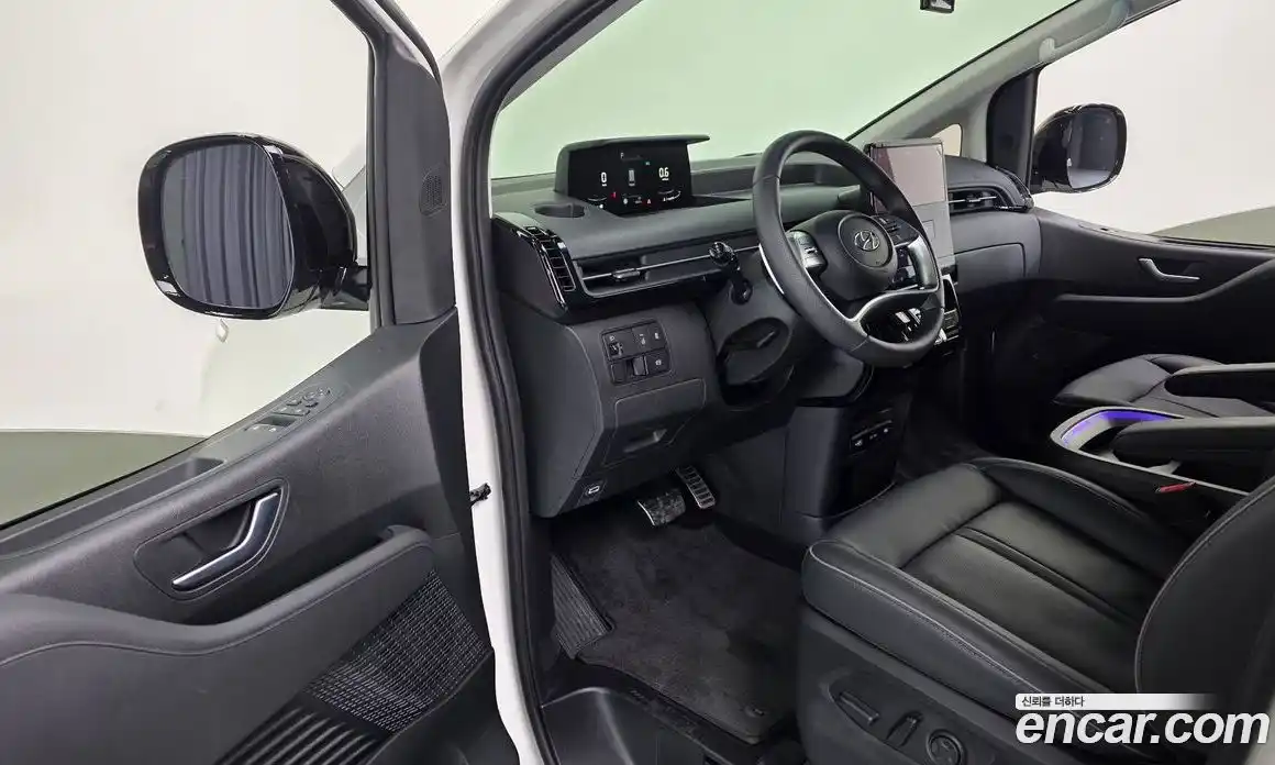 Hyundai Staria 2023 3.5 Автомат в Москве № 5452, фото 3