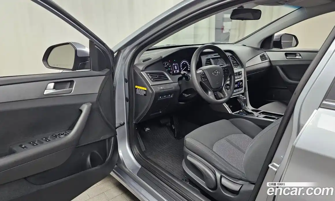 Hyundai Sonata 2015 2.0 Автомат в Москве № 112862, фото 9