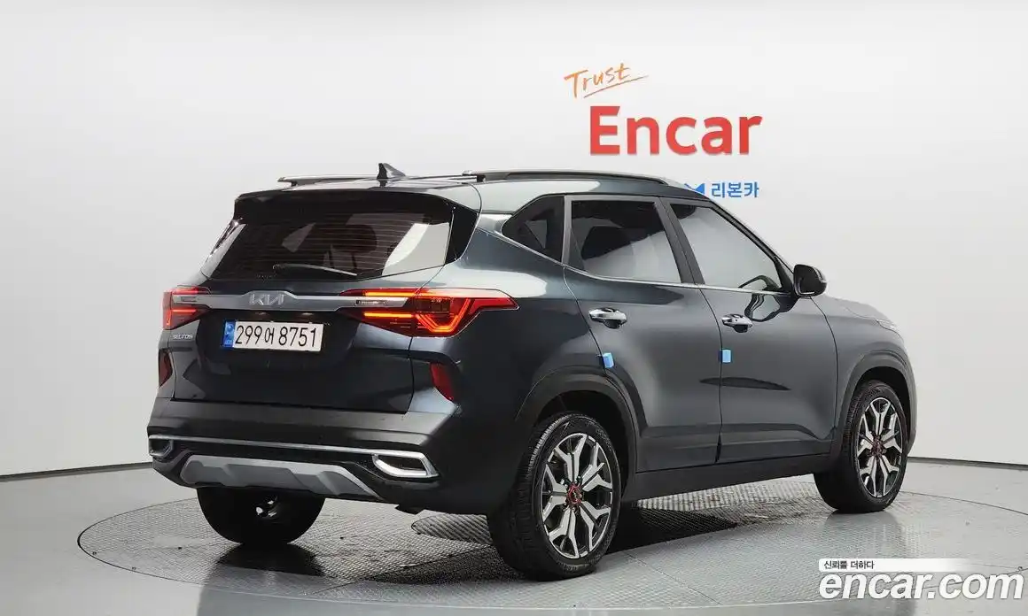 Kia Seltos 2023 1.6 Автомат в Москве № 124420, фото 1