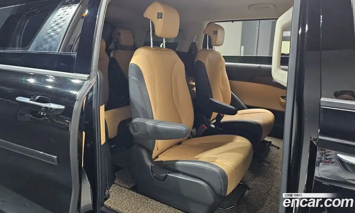 Kia Canival 2023 3.5 Автомат в Москве № 132690, фото 13