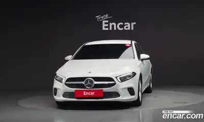 Mercedes-Benz A-Class 2020 2.0 Автомат в Москве № 139139, миниатюра 3