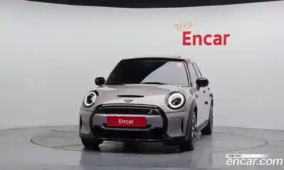 Mini Cooper 2023 2.0 Автомат в Москве № 141112, миниатюра 3