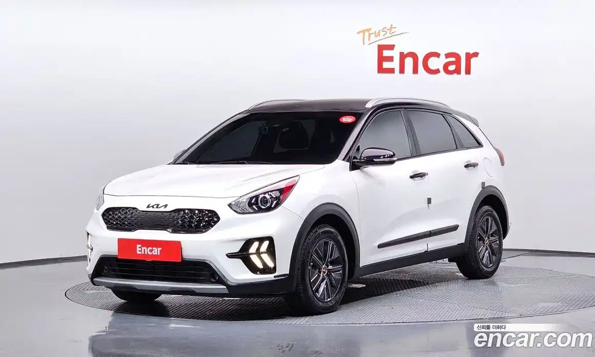 Kia Niro 2022 1.6 Автомат в Москве № 14170, фото 17