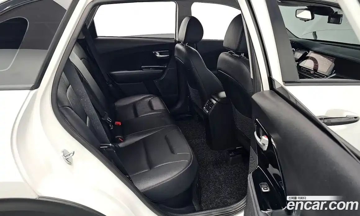 Kia Niro 2022 1.6 Автомат в Москве № 14170, фото 19