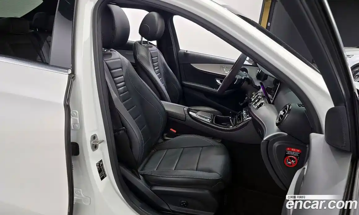 Mercedes-Benz E-Class 2021 2.0 Автомат в Москве № 143318, фото 3