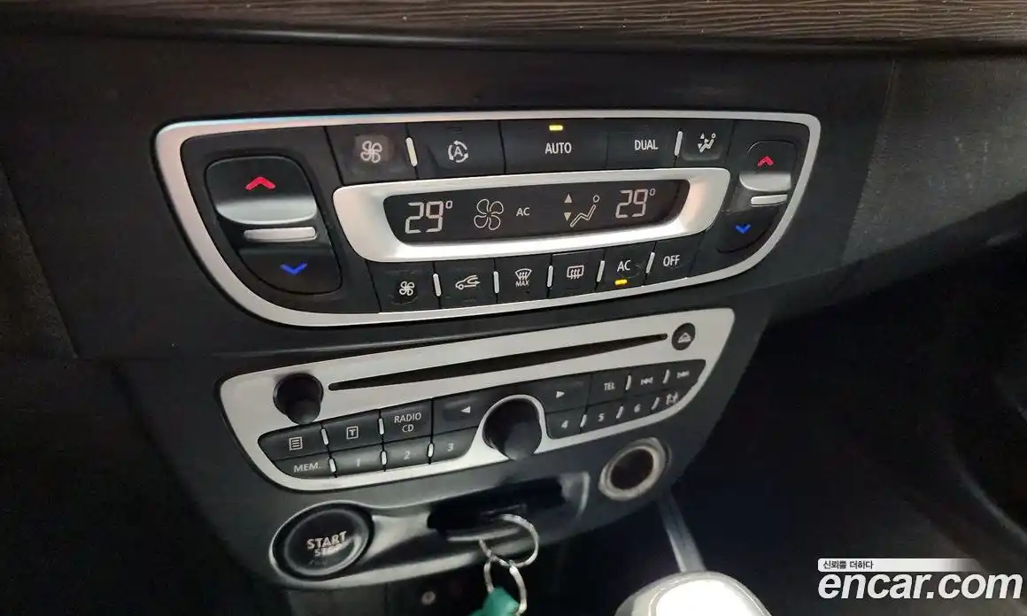 Renault SM3 2010 1.6 Автомат в Москве № 148322, фото 10