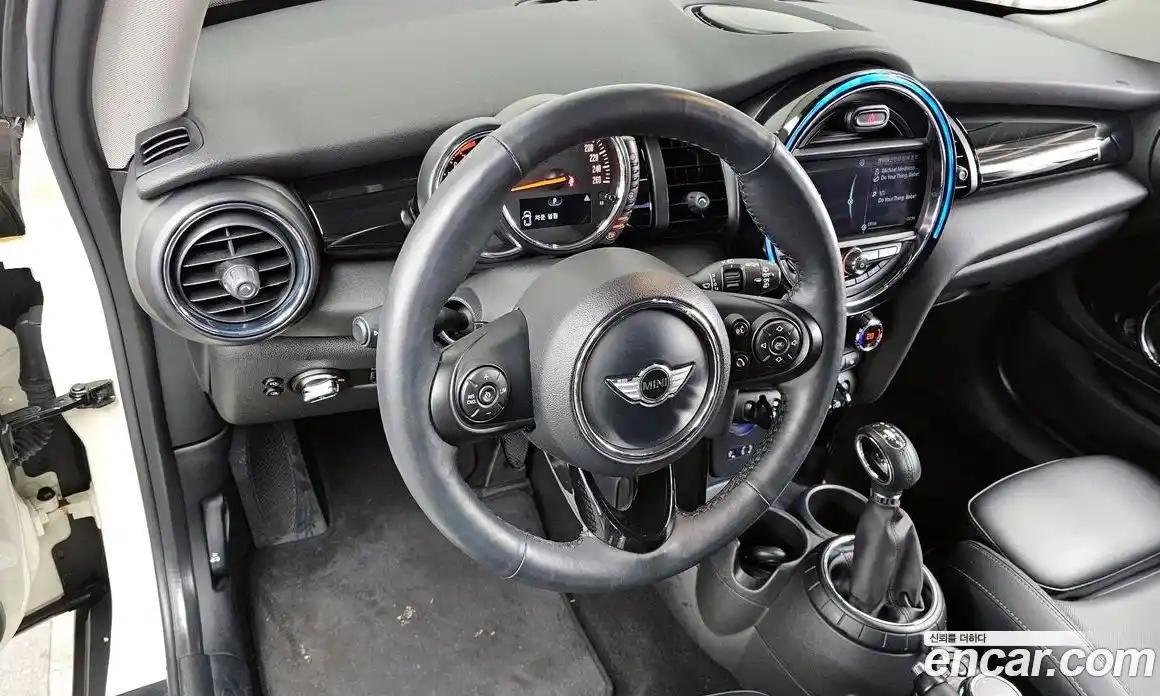 Mini Cooper 2016 1.5 Автомат в Москве № 153997, фото 13