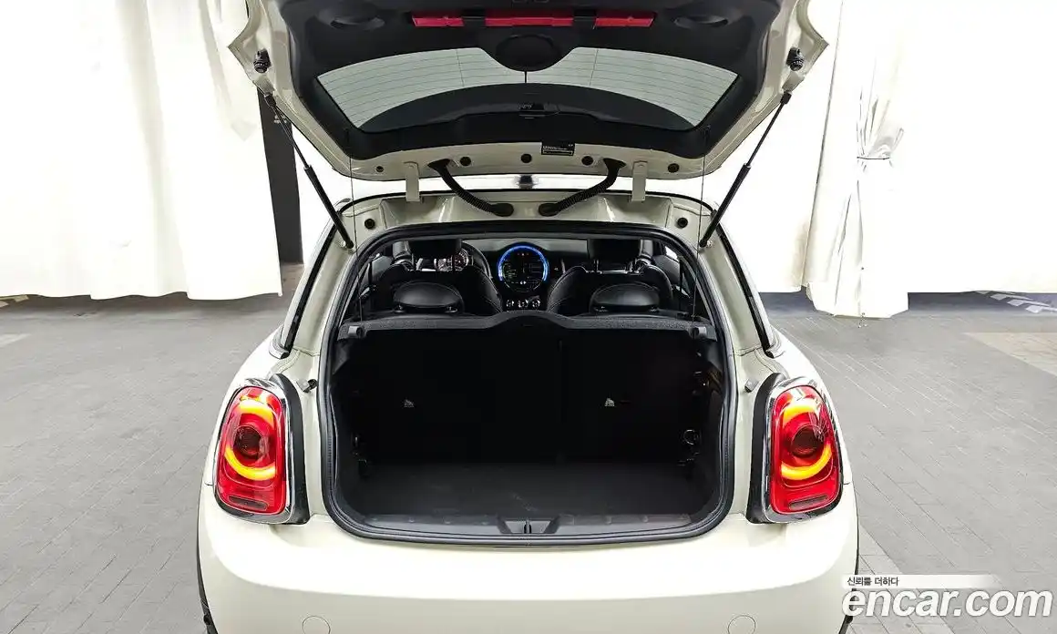 Mini Cooper 2016 1.5 Автомат в Москве № 153997, фото 20