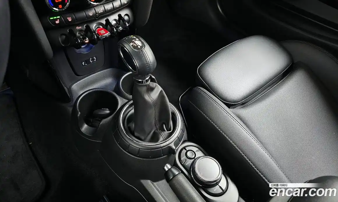 Mini Cooper 2016 1.5 Автомат в Москве № 153997, фото 9