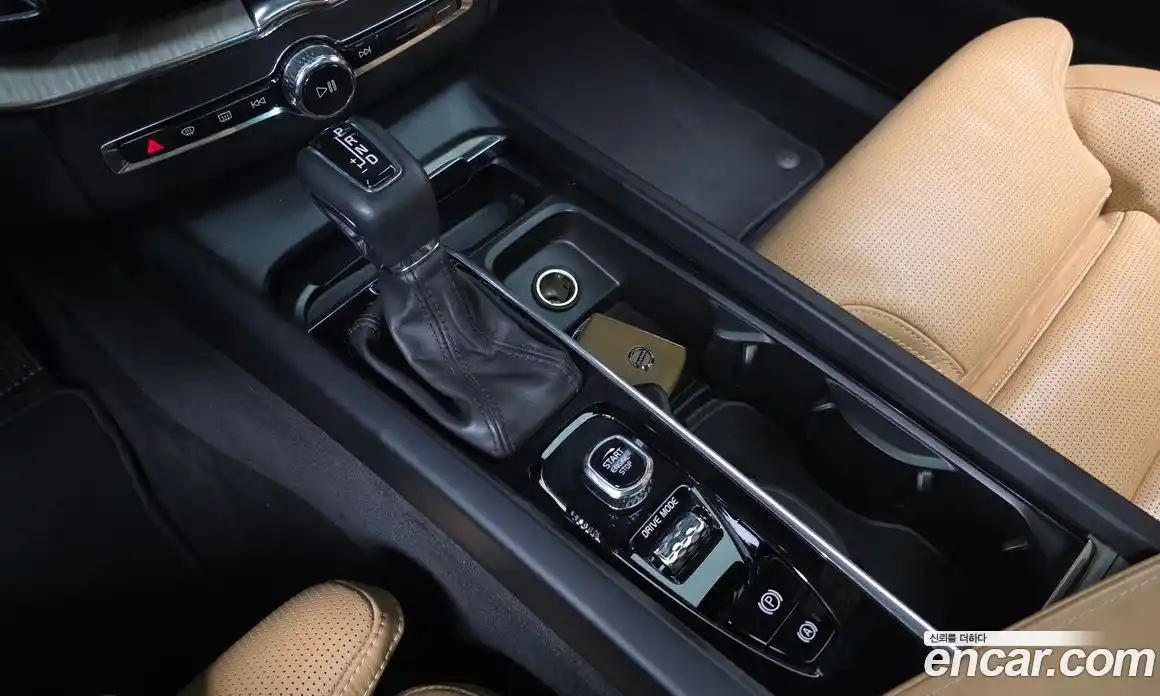 Volvo XC60 2020 2.0 Автомат в Москве № 164524, фото 1