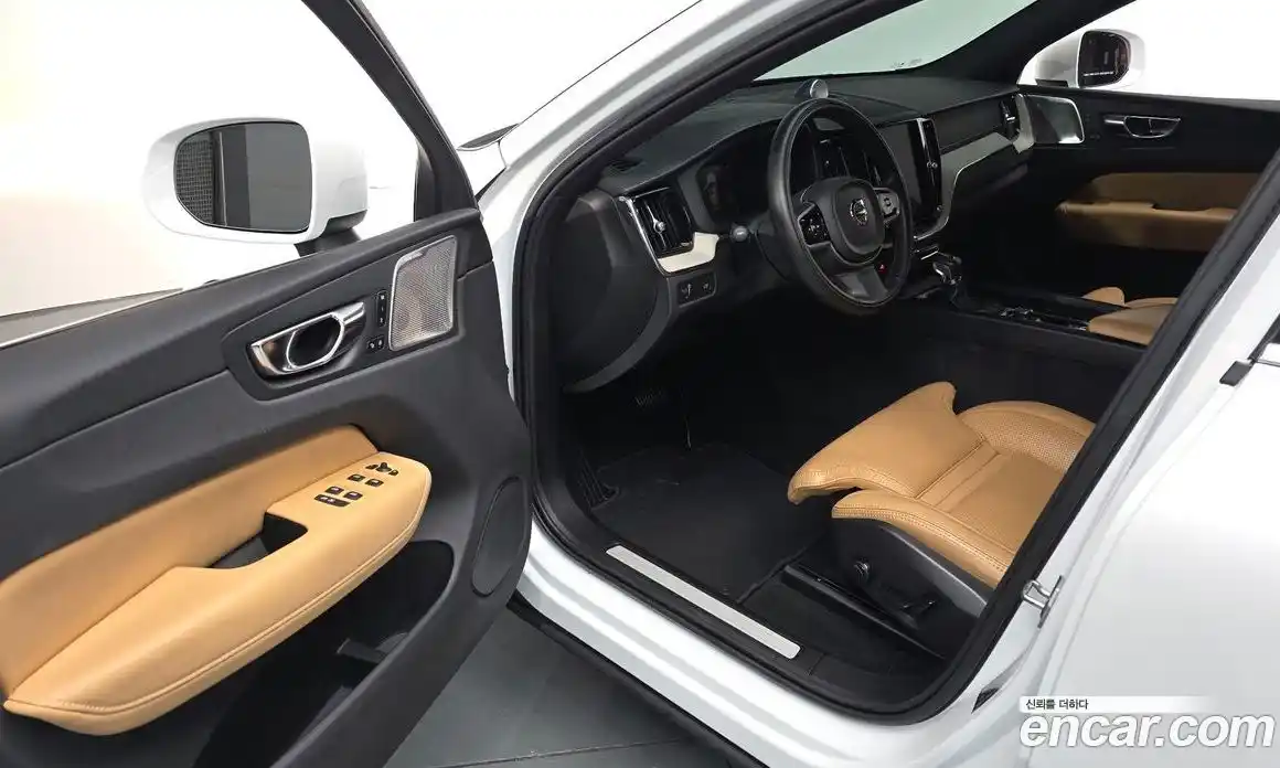 Volvo XC60 2020 2.0 Автомат в Москве № 164524, фото 11