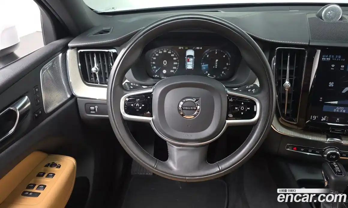 Volvo XC60 2020 2.0 Автомат в Москве № 164524, фото 3