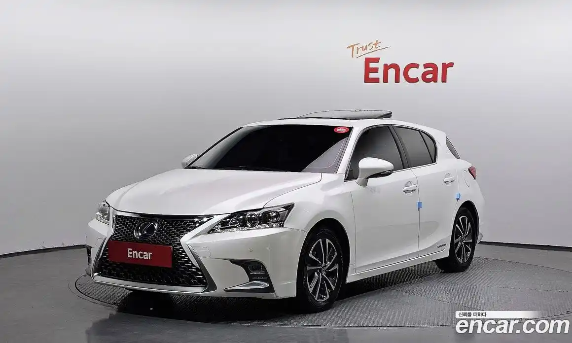 Lexus CT200h 2018 1.8 Автомат в Москве № 167981, фото 11