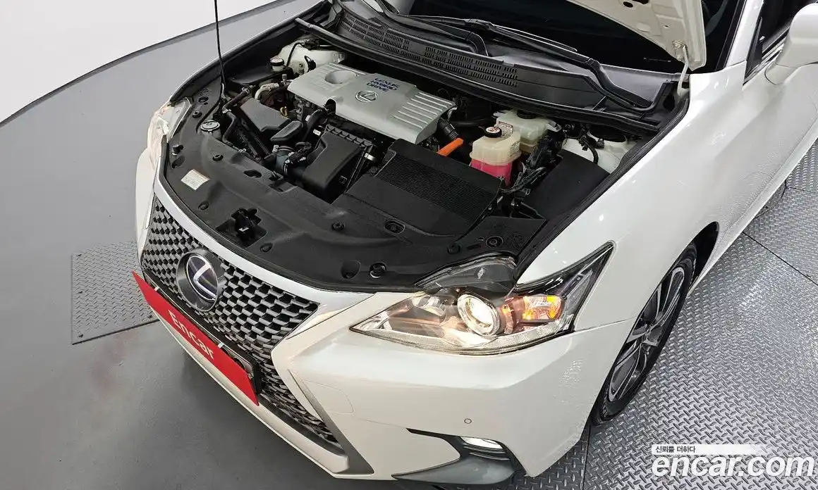 Lexus CT200h 2018 1.8 Автомат в Москве № 167981, фото 12