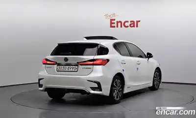 Lexus CT200h 2018 1.8 Автомат в Москве № 167981, миниатюра 2