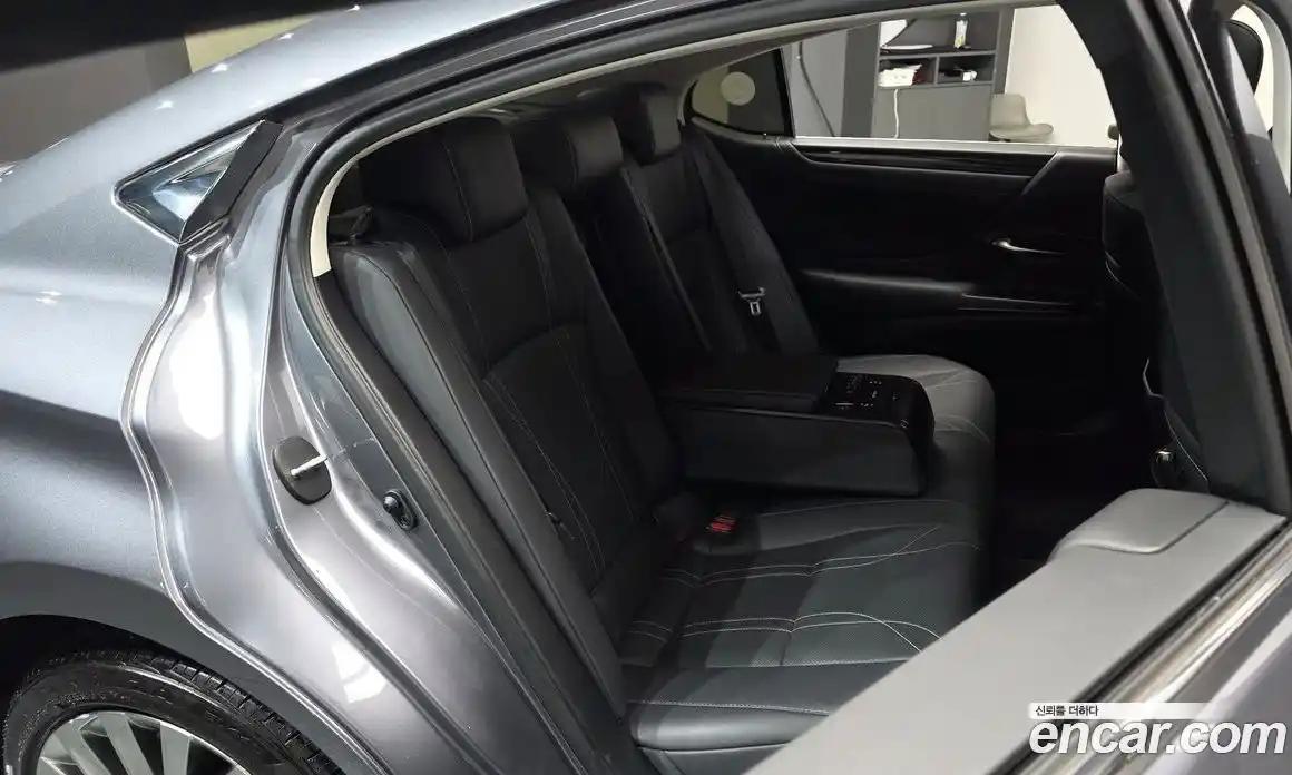 Lexus ES 2020 2.5 Автомат в Москве № 168111, фото 11