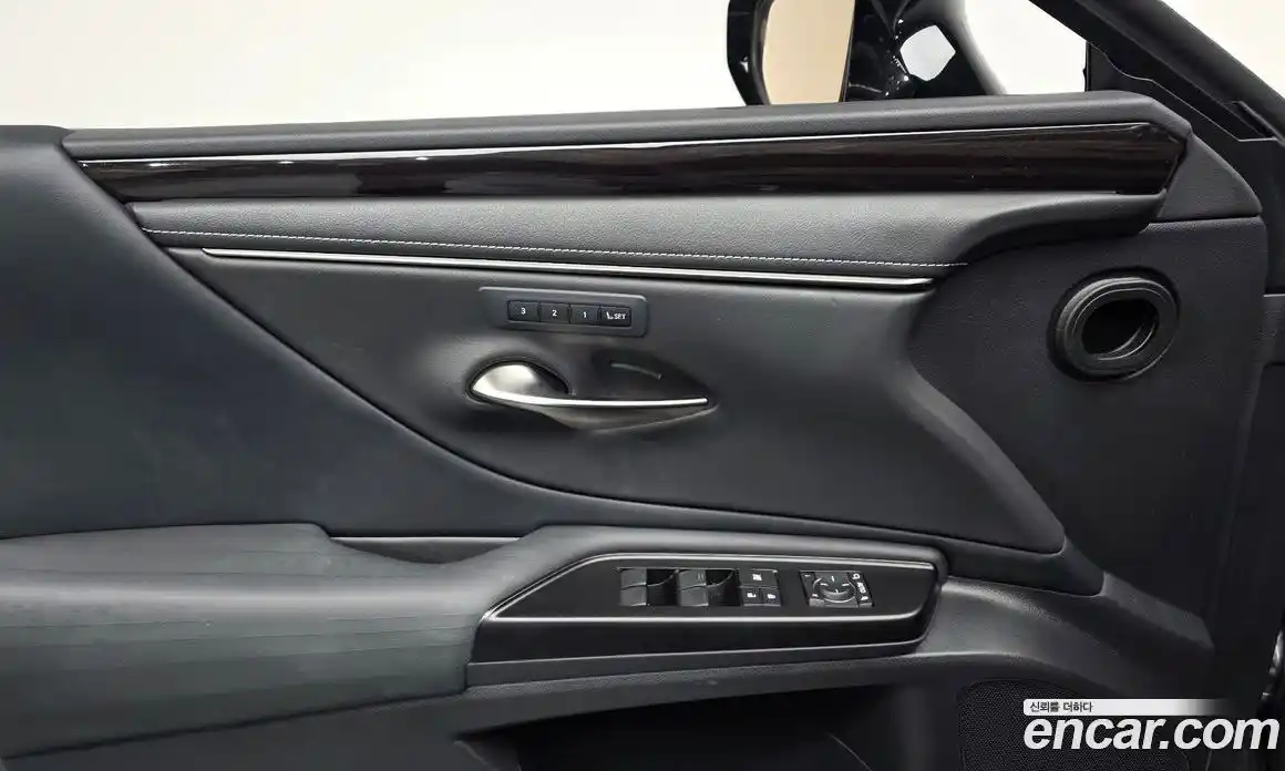 Lexus ES 2020 2.5 Автомат в Москве № 168111, фото 18