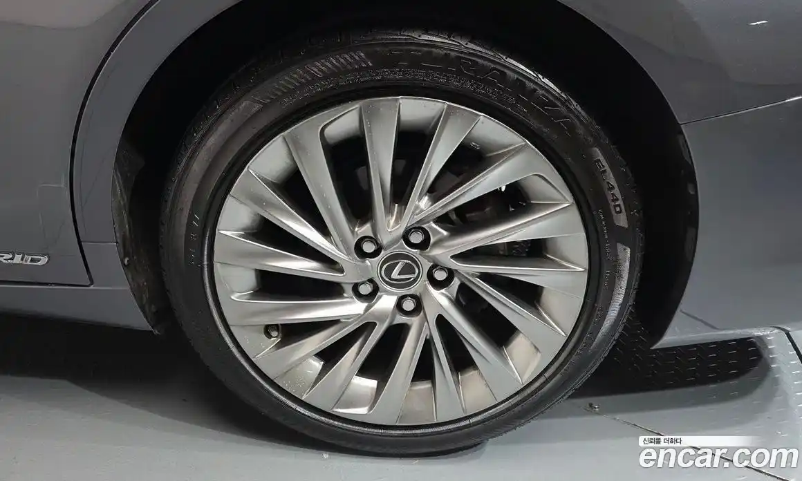 Lexus ES 2020 2.5 Автомат в Москве № 168111, фото 5