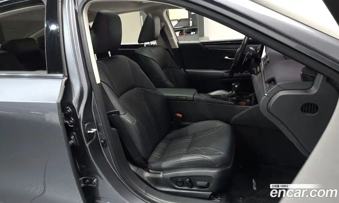 Lexus ES 2020 2.5 Автомат в Москве № 168111, фото 10