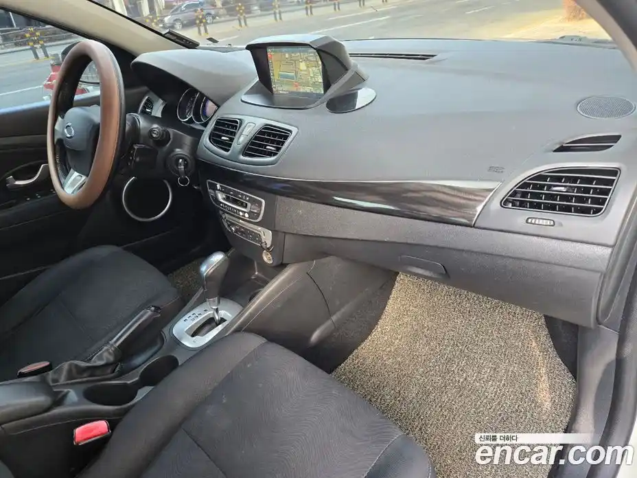 Renault SM3 2014 1.6 Автомат в Москве № 186591, фото 11