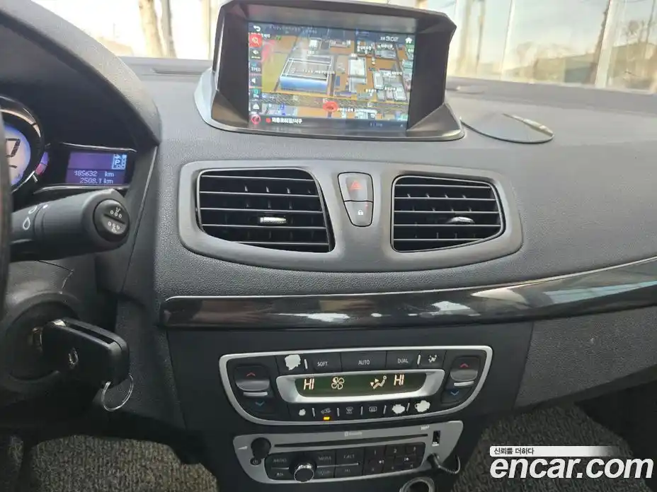 Renault SM3 2014 1.6 Автомат в Москве № 186591, фото 12