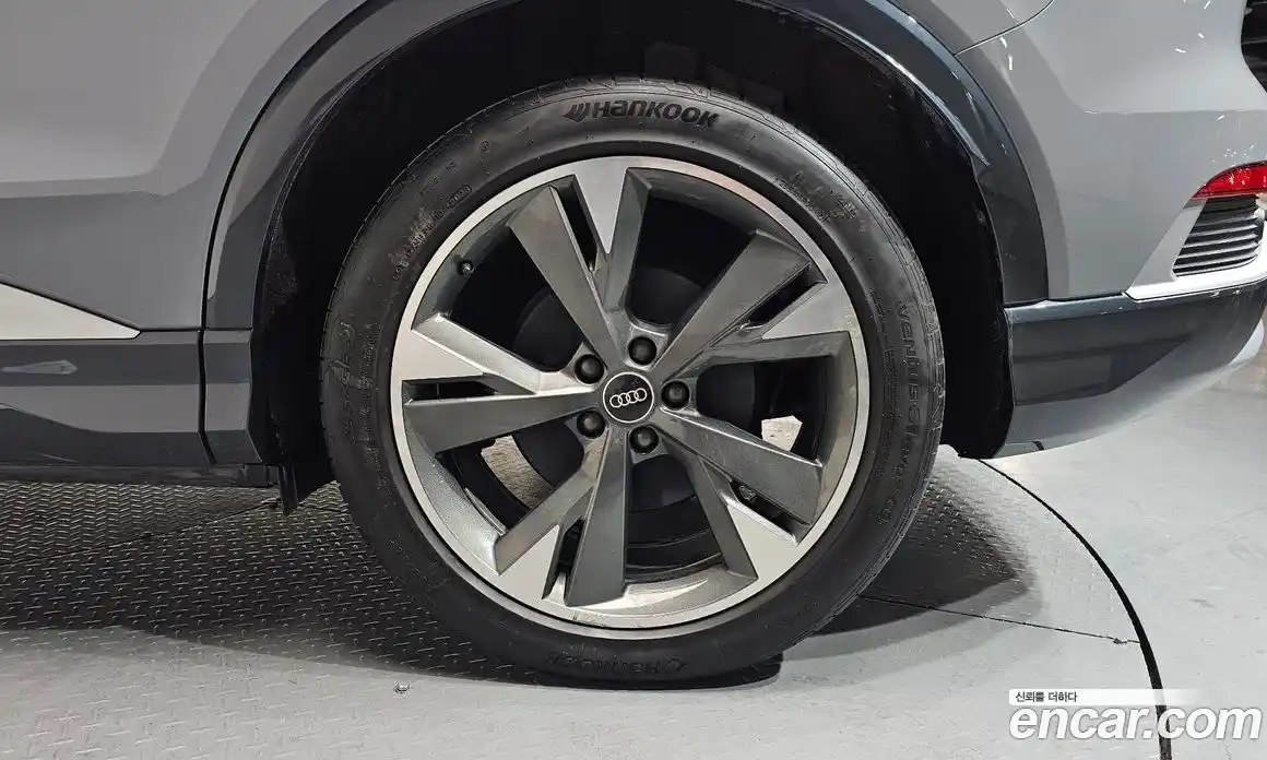 Audi Q4 e-tron 2023 0.2 Автомат в Москве № 196012, фото 2