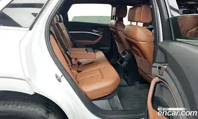 Audi e-tron 2021 0.2 Автомат в Москве № 196330, миниатюра 12