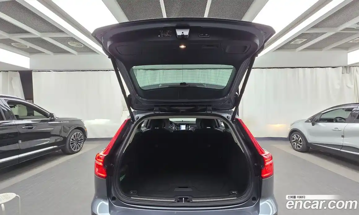 Volvo V60 2021 2.0 Автомат в Москве № 197086, фото 11