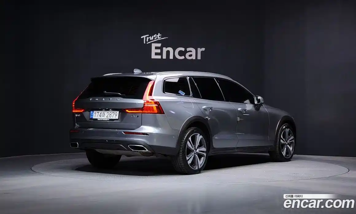 Volvo V60 2021 2.0 Автомат в Москве № 197086, фото 16