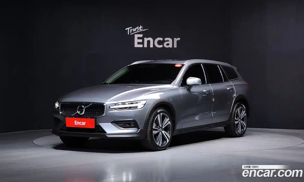 Volvo V60 2021 2.0 Автомат в Москве № 197086, фото 6