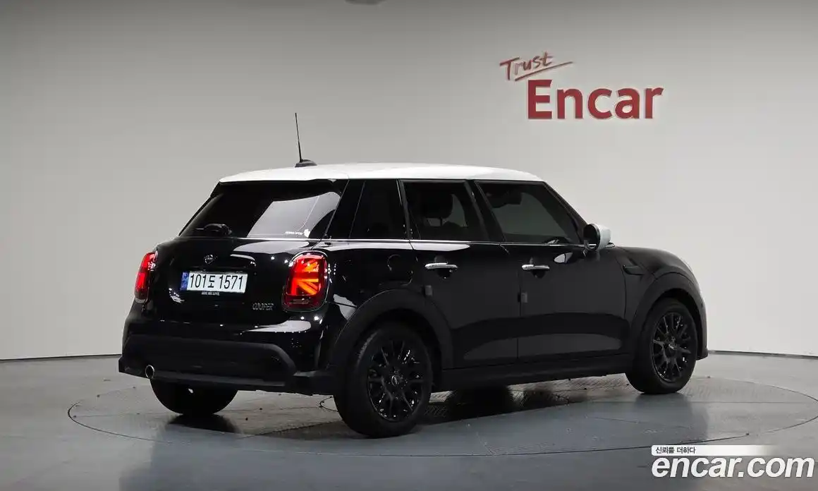 Mini Cooper 2024 1.5 Автомат в Москве № 214072, фото 17