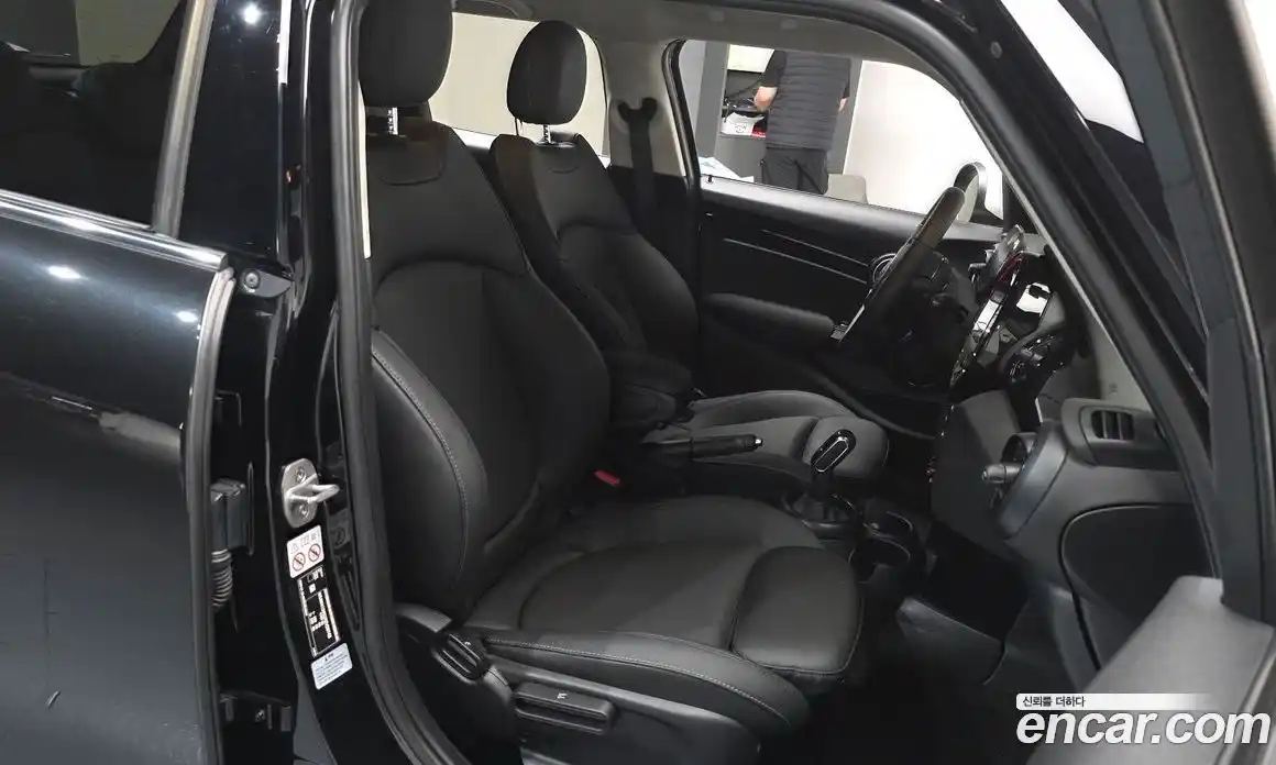 Mini Cooper 2024 1.5 Автомат в Москве № 214072, фото 3