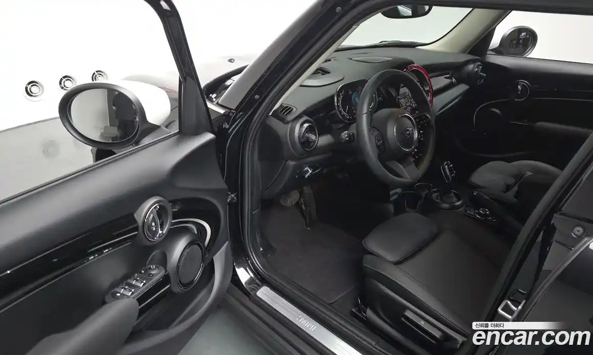 Mini Cooper 2024 1.5 Автомат в Москве № 214072, фото 9