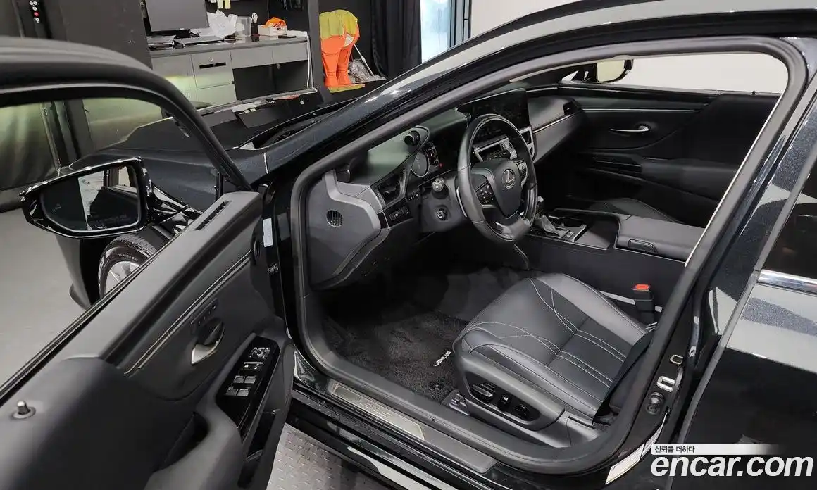 Lexus ES 2023 2.5 Автомат в Москве № 214593, фото 12