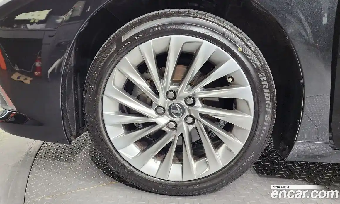 Lexus ES 2023 2.5 Автомат в Москве № 214593, фото 3