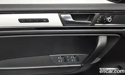 Volkswagen Touareg 2014 3.0 Автомат в Москве № 215389, миниатюра 7