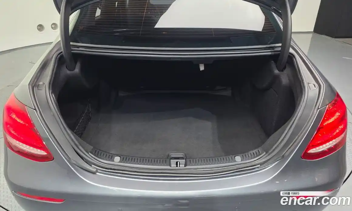 Mercedes-Benz E-Class 2019 2.0 Автомат в Москве № 225001, фото 14